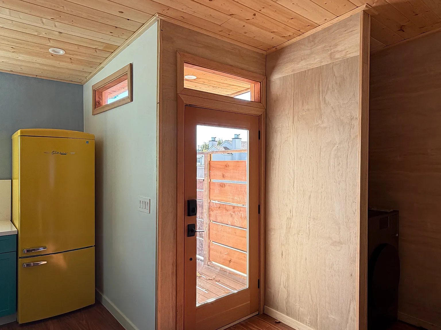 3 bed, 1300 sqft, $4,500 — Photo 4