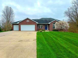 806 Hill Ridge Dr, Lisbon, IA 52253