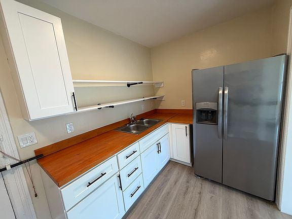 5th image of 403 Montclair Ave