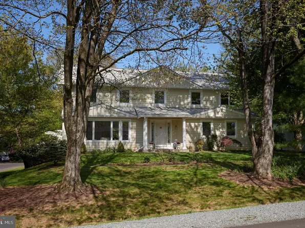 2721 Clarkes Landing Dr, Oakton, VA 22124