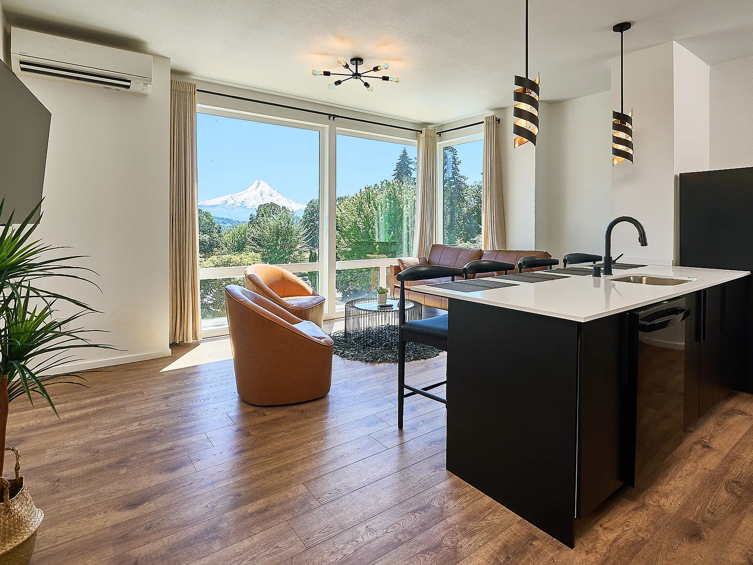 2 bed, 700 sqft, $2,290 — Photo 1