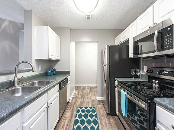 3rd image of 740 McDonough Pkwy #514