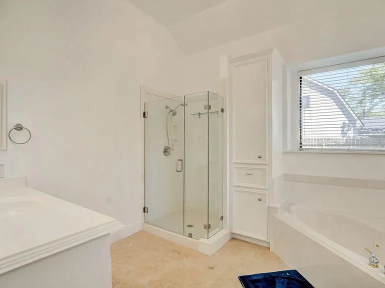 301 Winding Oak Ln S — Photo 15