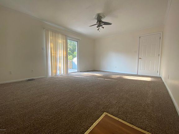 3rd image of 220 Lakewood Dr