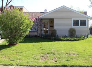 3004 Owl Dr, Rolling Meadows, IL 60008