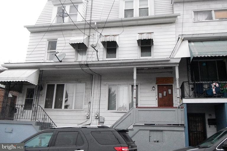 2nd image of 208 Carbon St