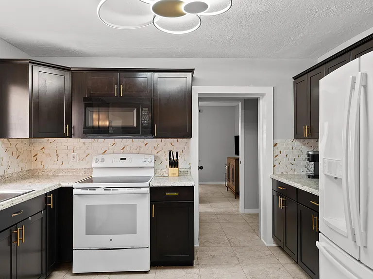 4220 Sunrise Blvd — Photo 13