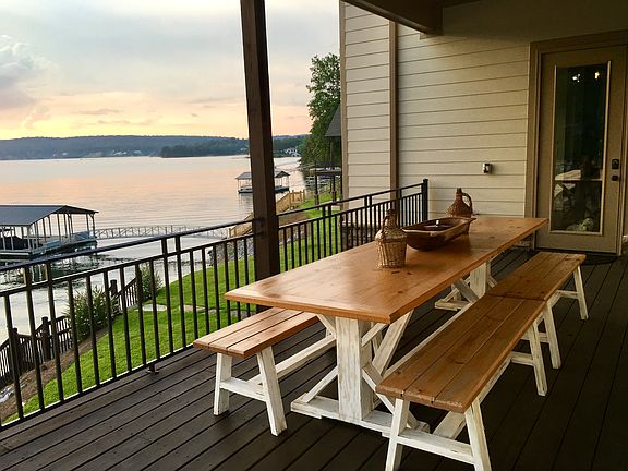 Huge eating porch w/fans