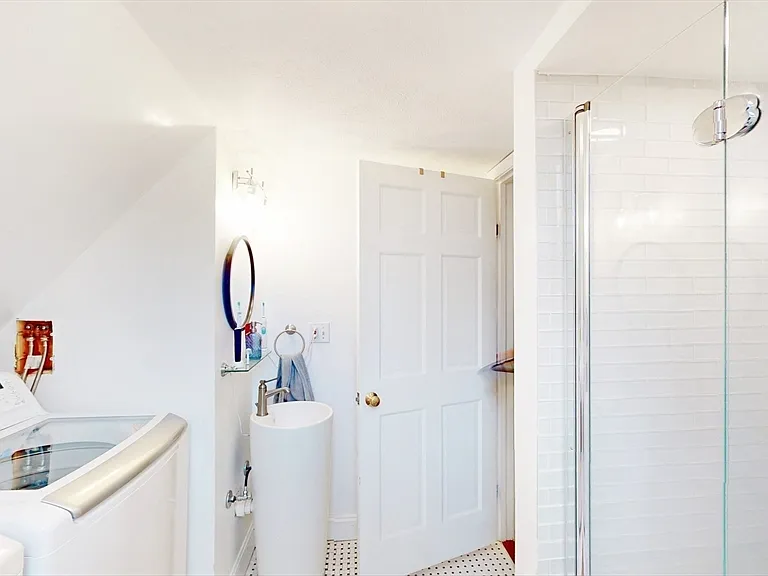 4 Saginaw Ave #2 — Photo 14
