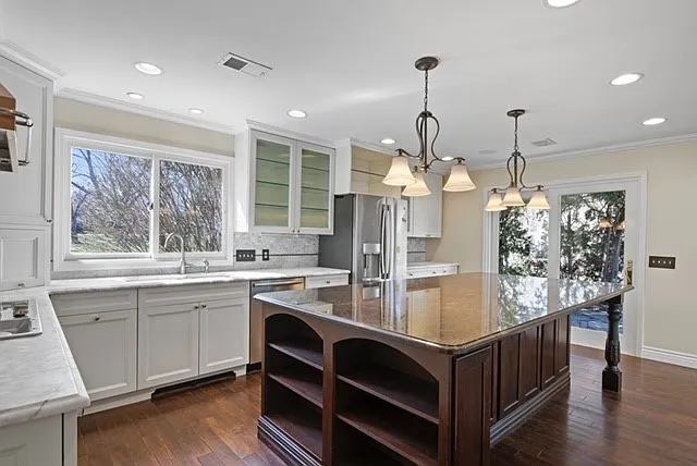 5799 Blandford Ct — Photo 4
