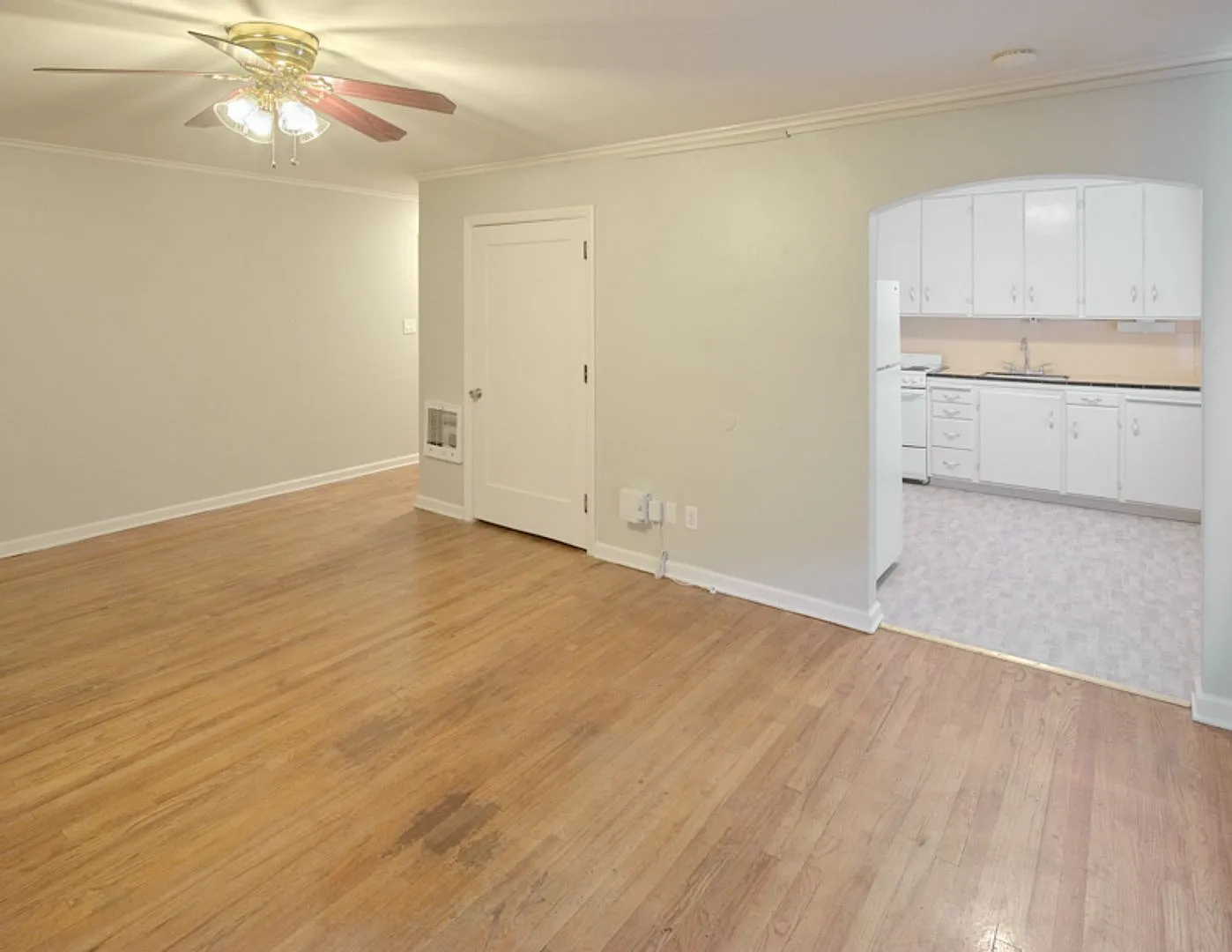 Clermont Apartments — Photo 2