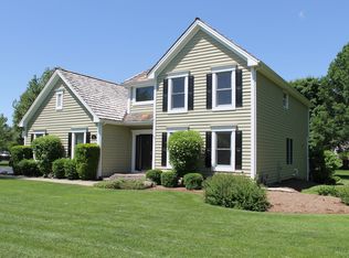 525 Red Cypress Dr, Cary, IL 60013