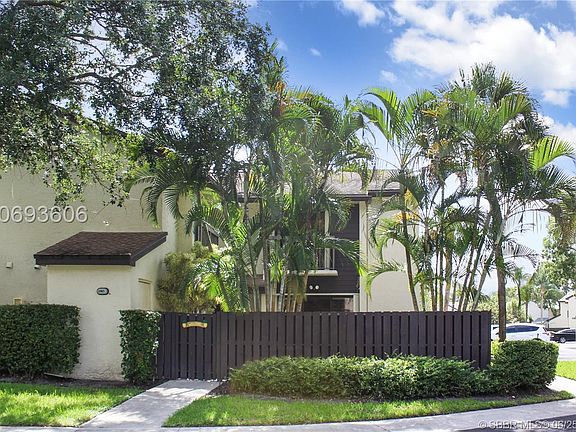 2nd image of 3361 Cocoplum Cir #33135