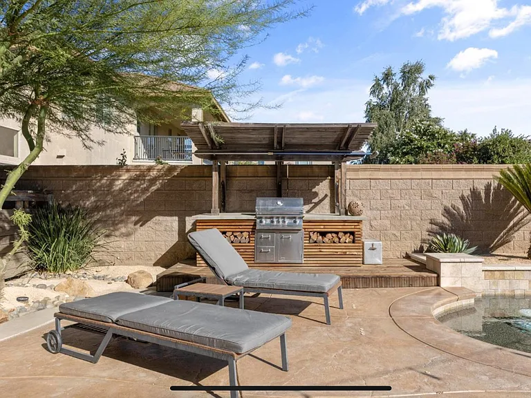 701 Rolling Green Dr — Photo 9