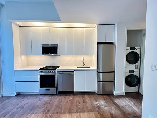 Rented by Mossanen Group | media 13