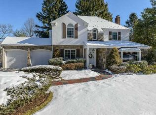 241 Country Club Dr, Manhasset, NY 11030