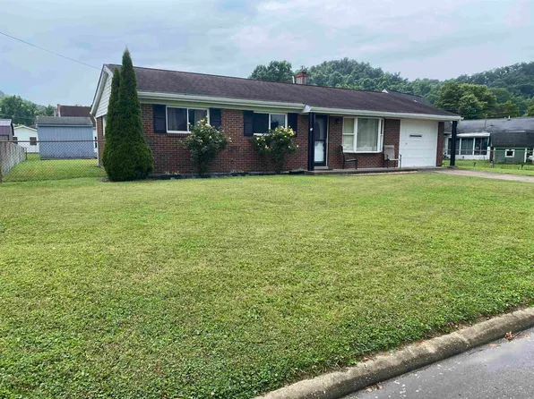 21 Setzer Dr, Barboursville, WV 25504