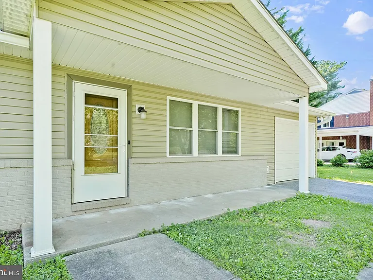 810 Wisteria Dr — Photo 6