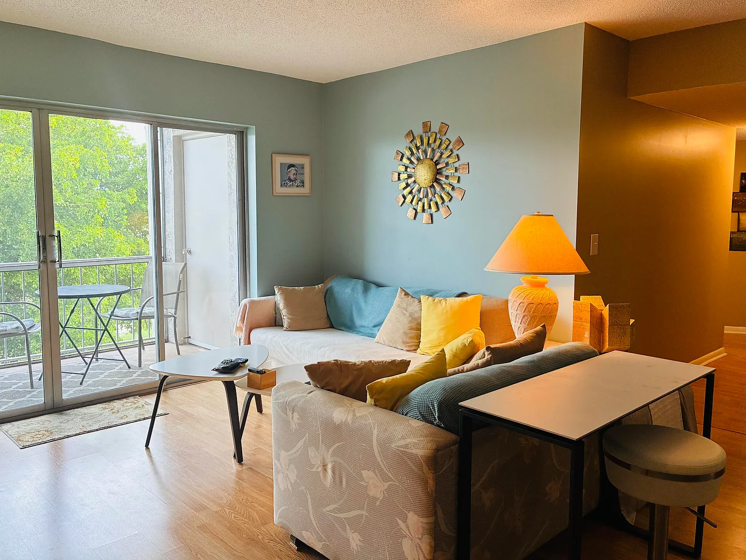 2 bed, 1.5 bath, 979 sqft, $2,250 — Photo 4