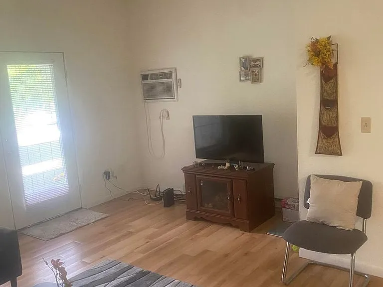 University Park Apartments near Cornell University — Photo 318