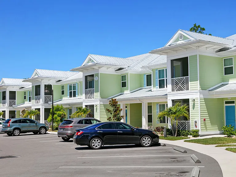 Lemon Bay Apartments — Photo 6