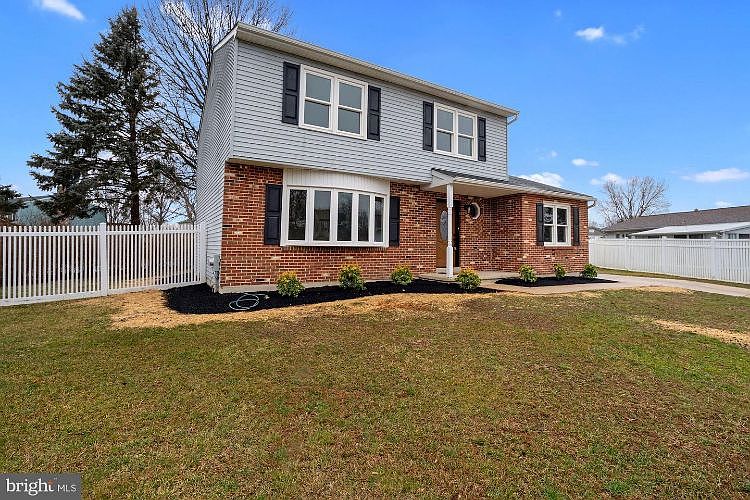1st image of 6 Laurie Ct