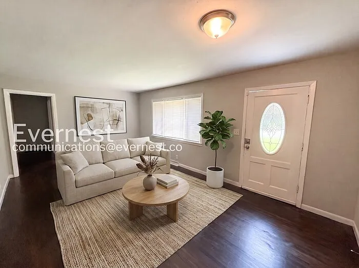 9825 Maple Ln — Photo 2