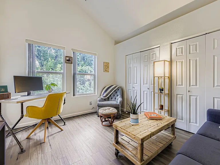 Extra bedroom, or an office