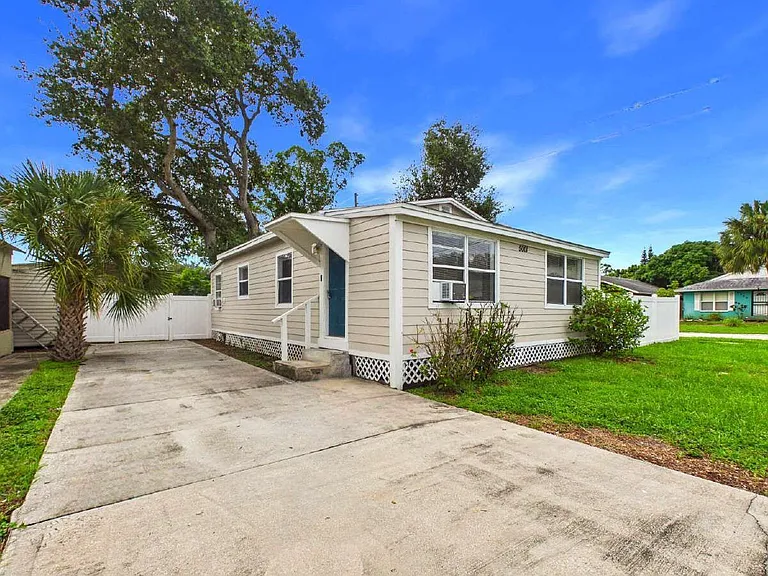 5001 Rena St — Photo 2