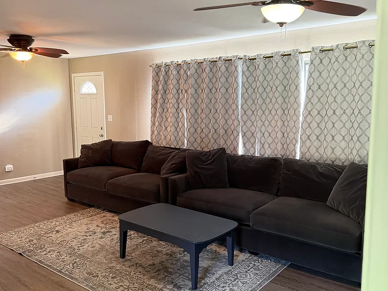 324 S Buchanan Ave — Photo 2