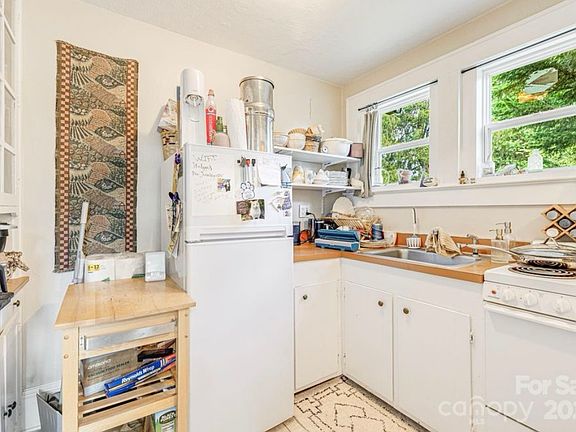5th image of 1902 Arlington Pl #B
