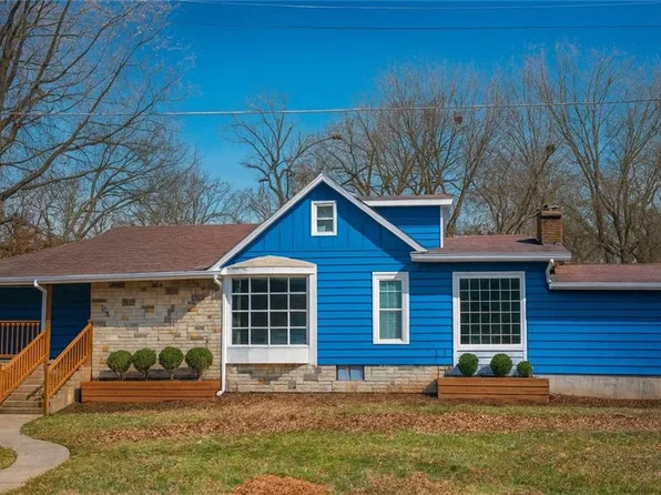 320 N Fairview Ave, Liberty, MO 64068