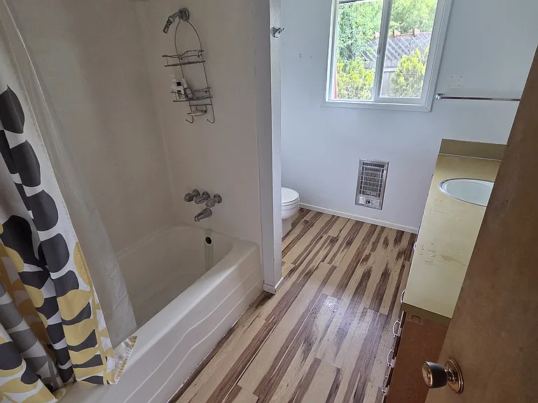 3945 Oak St — Photo 5