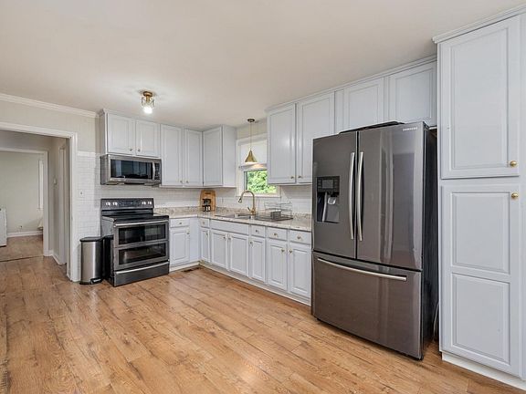 3rd image of 1166 Barnes Rd