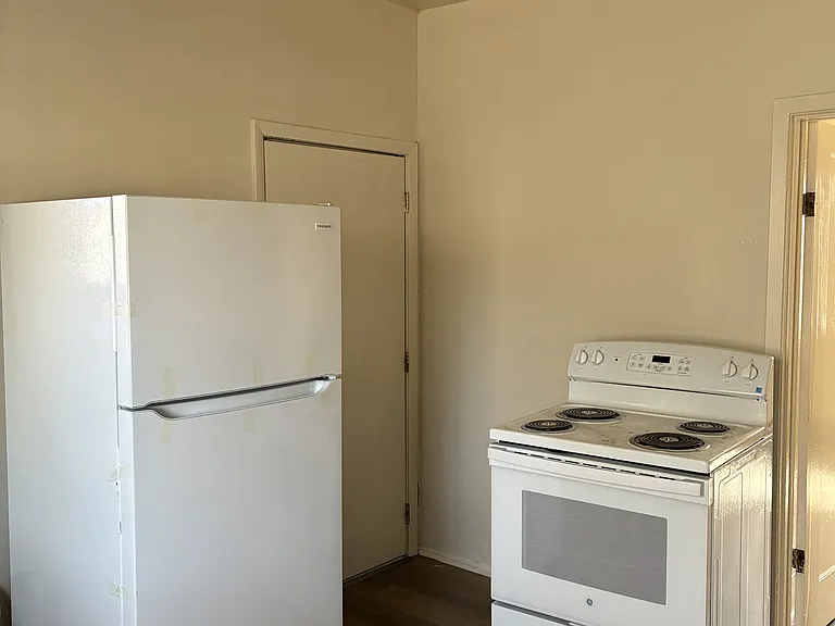 729 Pine St — Photo 3