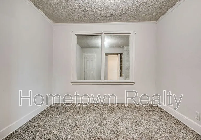527 W Dill St — Photo 17