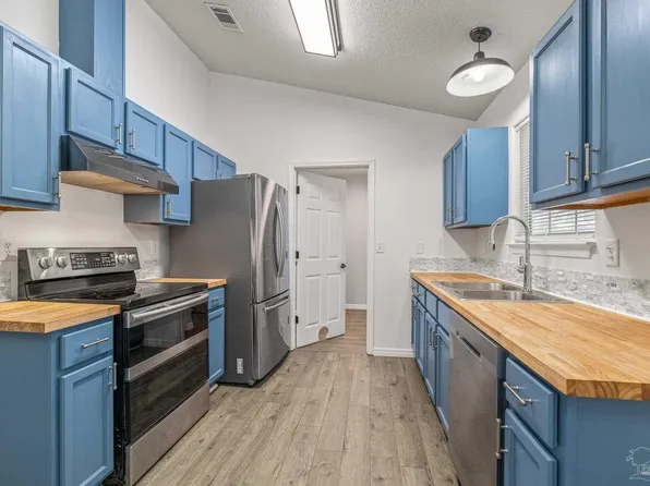 145 Overlook Dr, Pensacola, FL 32503