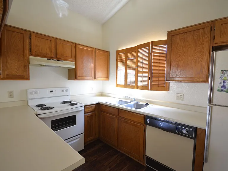 3923 W Denver St — Photo 5