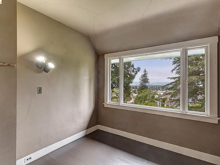 1542 Hawthorne Ter — Photo 19