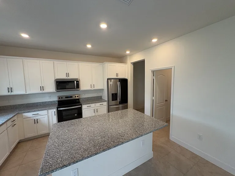 3230 Sanctuary Dr — Photo 2