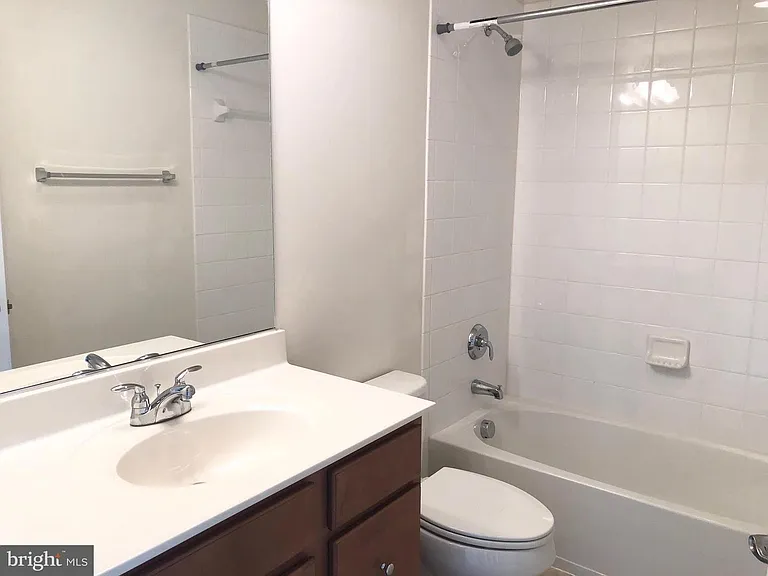 8323 Heritage Crossing Ct — Photo 22