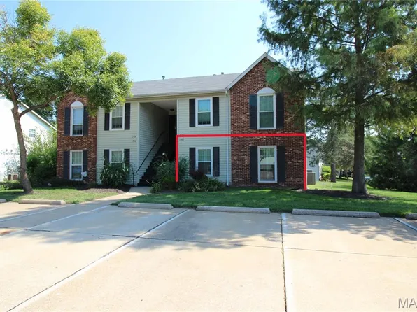 1502 Surrey Ln, Saint Peters, MO 63304
