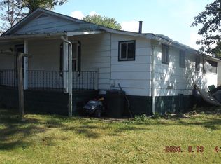 24 White St, Vanceburg, KY 41179