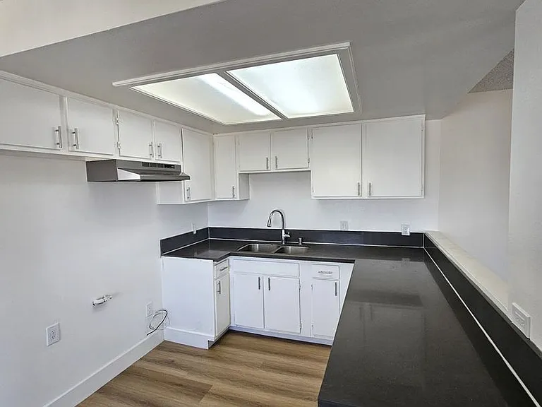 815 Centinela Ave — Photo 1