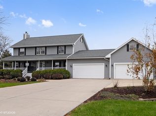41W790 Fox Bend Dr, St Charles, IL