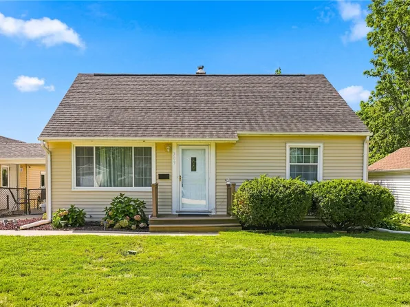 709 37th St NE, Cedar Rapids, IA 52402