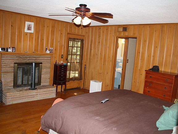 master w/ fireplace