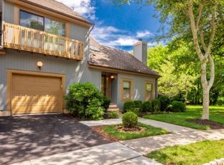 8 Hawthorne Pl, Basking Ridge, NJ 07920