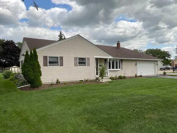 625 S Brentwood Dr, Gibsonburg, OH 43431