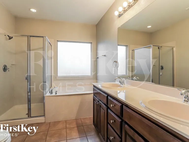 853 Jodie Dr — Photo 8